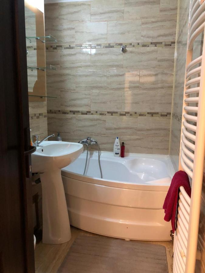 Apartament Modern Targoviste In Regim Hotelier Zewnętrze zdjęcie